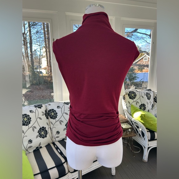 Ann Taylor Petite Burgundy Sleeveless Mock Turtleneck Top - Picture 2 of 4